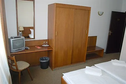 زوم غولدينين ستيرن فندق 3*